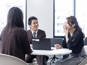 株式会社ALKU 自分らしく働く経理事務／フレックス制／年休125日／土日祝休