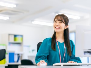 朝日ライフサイエンス株式会社 社内ITサポート業務／年休124日・土日祝休／英語力伸ばせる