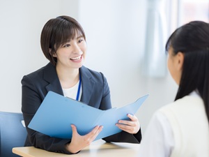 株式会社IEK（個別指導スクールIE） 個別指導塾の教室長／年休122日／完全週休2日／残業ほぼなし
