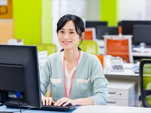 富士産業株式会社 事務職／未経験OK／賞与年2回／残業少なめ／福利厚生充実