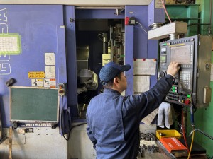 日本クロイド工業株式会社 機械加工スタッフ／月給26万円超／年休124日／土日祝休み