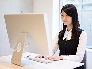 有限会社ウエストフィル 一般事務／残業ほぼなし／各種手当あり