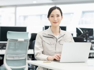 株式会社岡本紙器製作所 一般事務（受発注業務等）／残業ほぼ無し／年休120日／転勤無