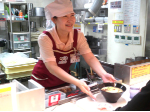 西日本高速道路リテール株式会社(NEXCO西日本グループ) パーキングエリアの店舗スタッフ／未経験歓迎／月9日休み