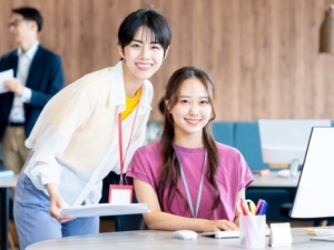 ラクラス株式会社(パーソルグループ) 労務事務担当／フレックス勤務／年間休日124日／職種経験不問