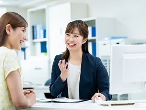 株式会社埼玉りそな銀行(株式会社りそなホールディングス100％出資) 店頭窓口・受付事務／未経験歓迎／土日祝休み／年間休日122日