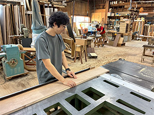 有限会社ナカト オーダーメイド家具の製造スタッフ／月給30万以上／賞与年2回