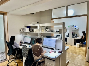 株式会社ココカラ 記帳事務／土日祝休／残業月10H／賞与年3回／年休120日