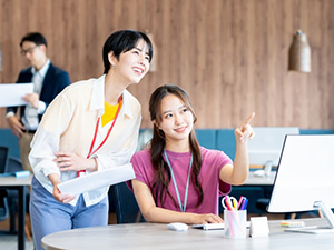 株式会社誠グループ 事務／基本定時退社／月給25万円～／賞与あり／新大久保駅すぐ