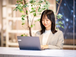 コクヨアンドパートナーズ株式会社(コクヨグループ) 資料デザイン／月給27万円超／土日祝休／残業月5h