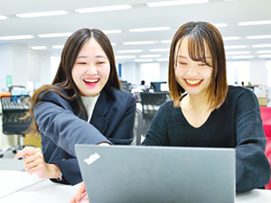 株式会社サンワシステム 事務／土日祝休／駅直結／賞与年2回／上場企業グループ