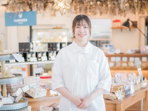 株式会社ファボリ（sweets shop FAVORI PLUS） パティシエ／月給25万円以上／残業少なめ／賞与実績年3回