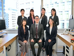 社会保険労務士法人ローム 事務スタッフ／未経験OK／土日祝休み＆年休120日／賞与有