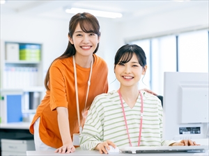 富士産業株式会社 社内ヘルプデスク／未経験OK／残業少なめ／働き方改革実施！