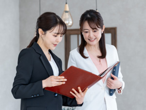 株式会社ＥＣＣ 営業職／新規事業立ち上げメンバー／残業月5h・賞与5.1ヶ月