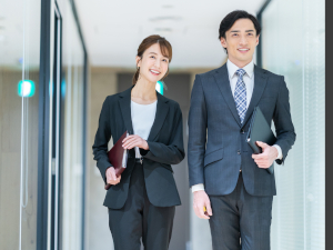 アポプラスステーション株式会社(クオールグループ) MR／月給44万円以上／専門領域PJ中心／上場企業グループ