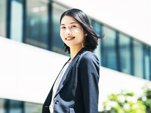 株式会社インテリアサーブ 一般事務／未経験歓迎／ほぼ残業なし／服装自由／賞与年3回