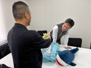 株式会社アクシズ アミューズメント施設等の景品の企画営業／未経験歓迎／学歴不問