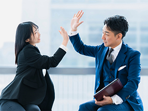 興亜紙業株式会社(興亜紙業グループ) 段ボールのルート営業／未経験歓迎／年休115日以上