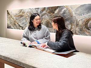 株式会社One＆Presence Holdings グッズ企画～総務関連までマルチに活躍／服装自由／完休2日制