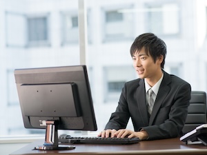 医療法人社団ＰＲＩＤＥ会 歯科医院の総務・労務・企画広報／未経験歓迎／月給35万円～