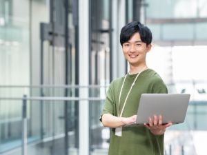 宇部マテリアルズ株式会社(UBE三菱セメントグループ) 社内ITサポート担当／未経験歓迎／年休124日／残業月10h