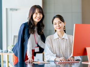 ユニテクノ株式会社 事務／賞与3ヶ月分／土日祝休／年間休日120日／17時退社