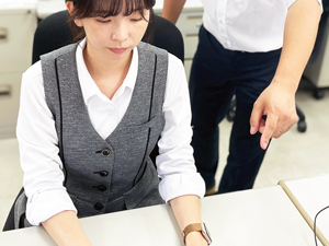 光伸株式会社 未経験者も歓迎／事務スタッフ／土日祝休・残業殆どなし