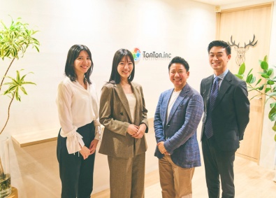 株式会社ＴｏｎＴｏｎ 経理スタッフ／年休130日以上／髪色ネイル自由／副業可