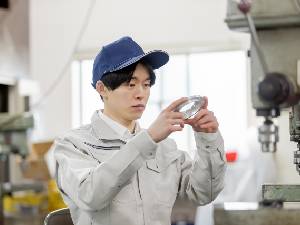 福助製菓株式会社 設備エンジニア／創業75年の安定性／賞与年2回／転勤なし