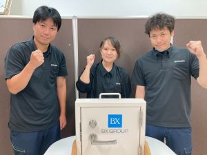 ＢＸルーテス株式会社 面接1回のみ／ドアの製造（溶接）／年間休日125日／転勤なし