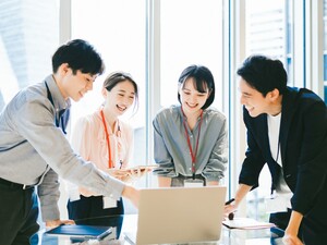 シービーアールイーＣＭソリューションズ株式会社(シービーアールイーグループ) 大手外資Gの施設管理総合職／月収30万円～／年間休日122日