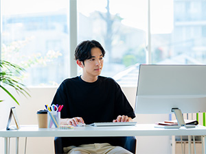 株式会社ａａａｔｈ 営業事務／実働6時間15分／定時退社／年休125日／転勤なし