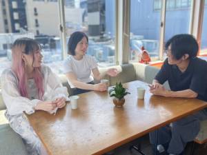 株式会社ＥＮＪＯＹ　ＴＲＵＳＴ 広告・SNS運用スタッフ／年休125日／残業少なめ／服装自由