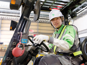 鴻池運輸株式会社【プライム市場】(KONOIKEグループ) 大手メーカー作業スタッフ／年186日休／残業月３ｈ／賞与2回