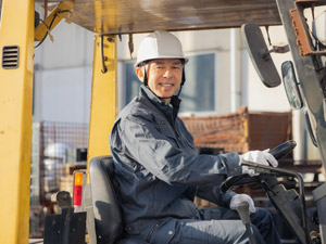 株式会社　河坂製作所 フォークリフトを使用する製品倉庫管理／資格取得支援あり