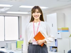 株式会社メカロスタッフ 経理事務／月給26.5万円～／土日祝休／年休125日／駅チカ