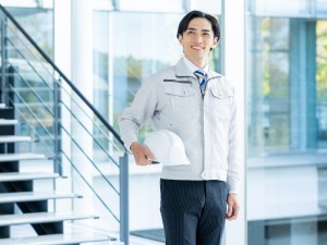 株式会社山崎電設 現場作業（電気工事・内装施工管理）／残業月15h／土日祝休み