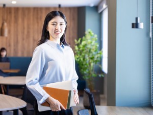 株式会社ウイング コールセンターSV／未経験歓迎／月給27万円／年休120日