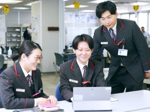 株式会社かんぽ生命保険【プライム市場】(日本郵政グループ) 地域密着型保険コンサルタント／完全週休2日／中四国募集