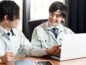 渥美運輸株式会社 配車事務スタッフ／未経験から月給25万／土日休み／転勤なし