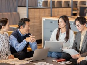 株式会社テイ・グラバー サインの製作管理／未経験歓迎／年間休日124日／賞与年2回