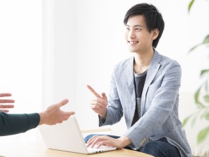 アストンジャパン株式会社 経理中核メンバー／月給40万円以上／年休120日／土日祝休