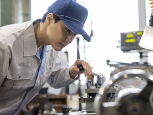 理研アルマイト工業株式会社 機械オペレーター（板金加工）／賞与実績4.17カ月分