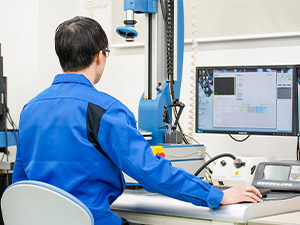 株式会社ワタナベ光機(ミュートロングループ) レンズ制御エンジニア（電気・組込みソフト）／月給25万円以上