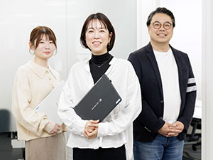 株式会社アクシージア【スタンダード市場】 自社化粧品の販売管理職／マネージャー候補／未経験可／土日祝休