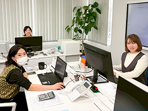 株式会社ブルービルド 事務スタッフ／月給26.4万円～・インセンあり／年休120日