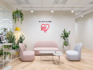 アイリスチトセ株式会社(アイリスグループ) オフィス家具メーカーの営業／提案から納品時の現場管理まで担当