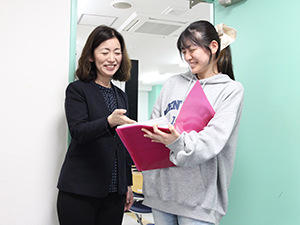 学校法人２１世紀アカデメイア 専門学校の教職員／教員免許不要！年休120日以上