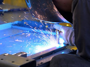 株式会社坪子熔接所 ゼロから始められる製造スタッフ／未経験歓迎／月収28万円以上